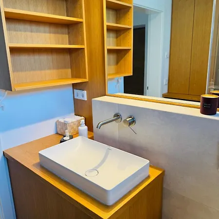 Cozy And Peaceful Premium With Free Parking Apartment