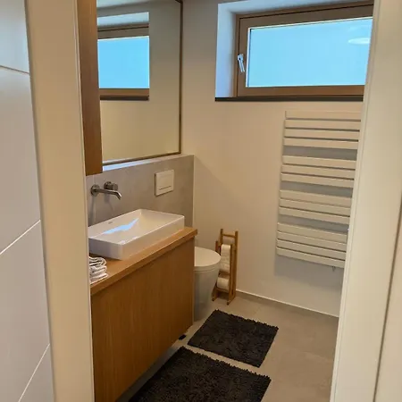 Cozy And Peaceful Premium With Free Parking Apartment *